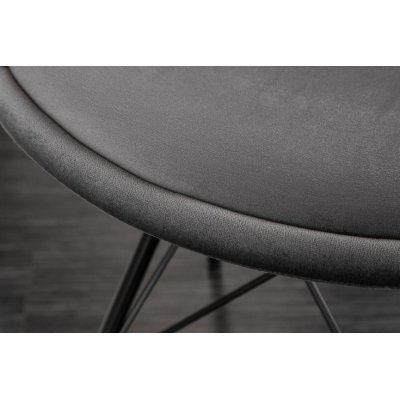 designerskie krzesło wykonane z aksamitnej tkaniny 