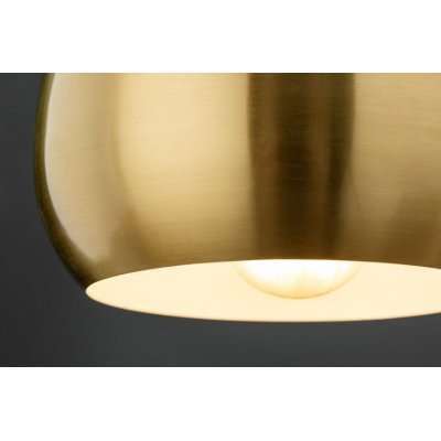 ponadczasowa lampa wisząca w złotym kolorze nad stół 