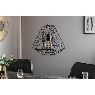 metalowa lampa wisząca to świetny dodatek oświetleniowy nad stół 
