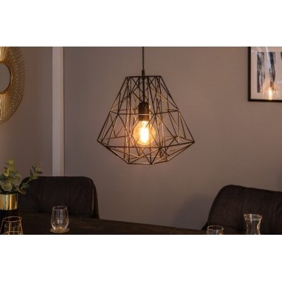 metalowa lampa wisząca to świetny dodatek oświetleniowy nad stół 