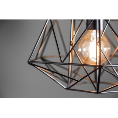 metalowa lampa wisząca to świetny dodatek oświetleniowy nad stół 