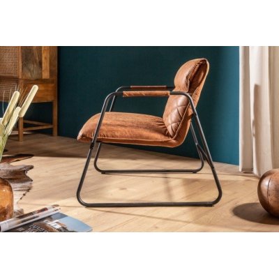 elegancki brązowy fotel w stylu retro 