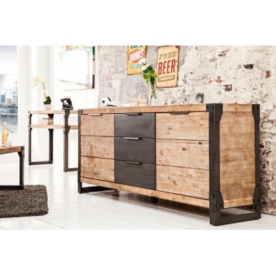 Masywna komoda w stylu industrialnym 