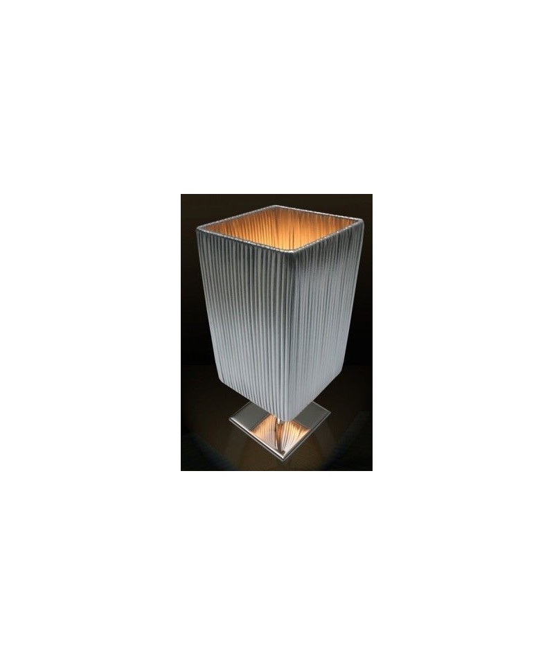 lampa stołowa wykonana z lateksu 
