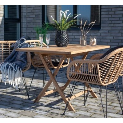 Drewniany funkcjonalny stół na taras
