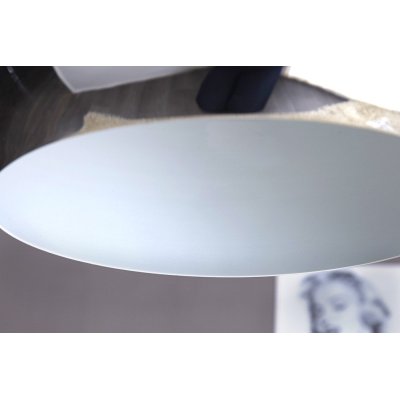 chromowana wisząca lampa do salonu 