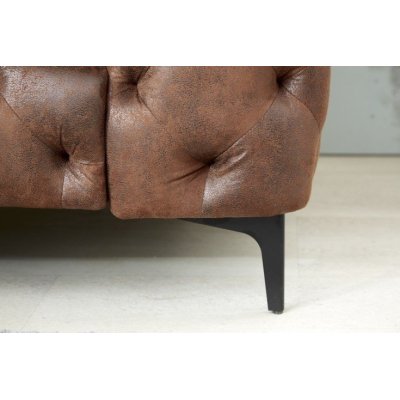 Wygodny fotel w stylu Chesterfield