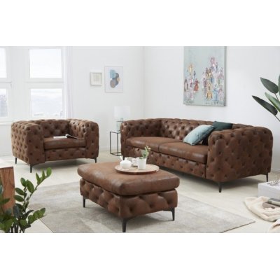 Wygodny fotel w stylu Chesterfield