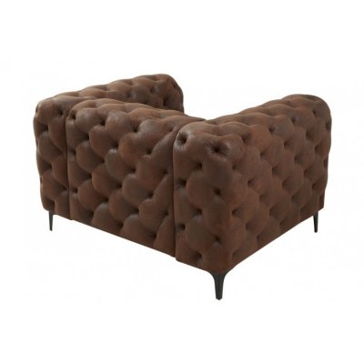 Wygodny fotel w stylu Chesterfield
