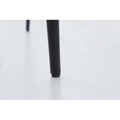 Żółty welurowy hoker na czarnych nogach