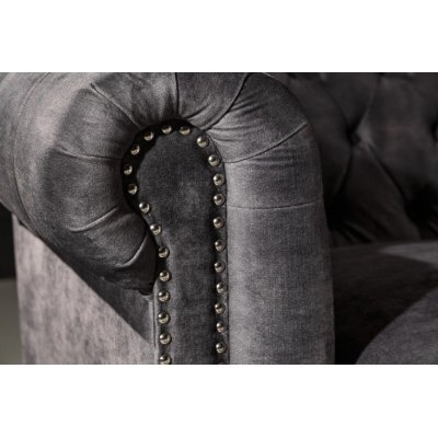 Elegancka sofa 3 osobowa Chesterfield