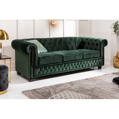Welurowa zielona sofa w stylu Chesterfield