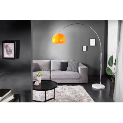 elagancka lampa podłogowa regulowany pałąk pomarańczowy klosz styl modernistyczny ciepłe światło