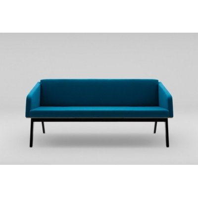 Sofa FIN 3 z podłokietnikami / drewno