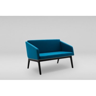 Sofa FIN 2 z podłokietnikami / drewno