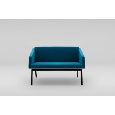 Sofa FIN 2 z podłokietnikami / drewno