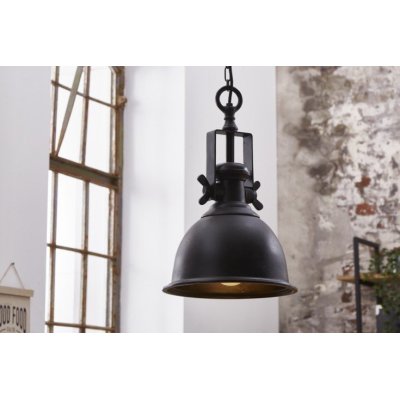 Czarna industrialna lampa wisząca