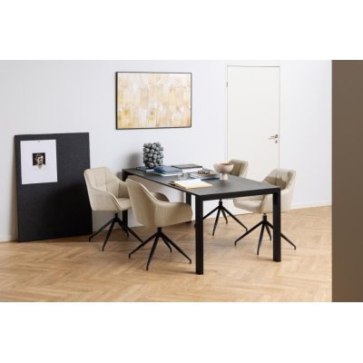 Czarny ceramiczny stół Tradi do salonu
