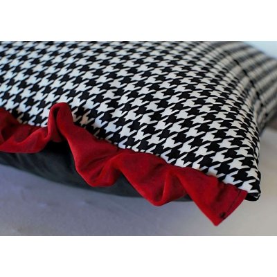 Elegancka poduszka 40x40 z falbanką