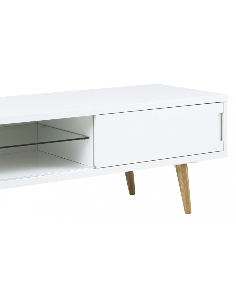 biała szafka pod telewizor lakierowana w białym kolorze z drewnianymi nogami