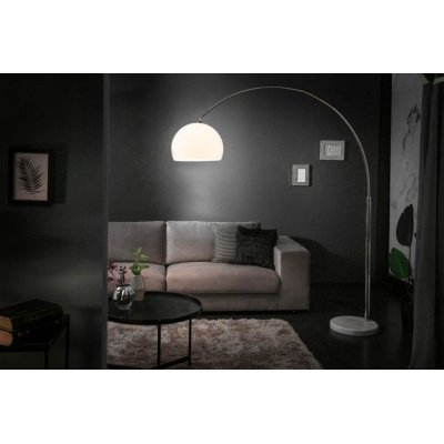 nowoczesna lampa do salonu z regulowanym pałąkiem