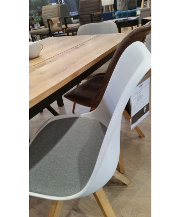 plastikowe krzesla biale z poduszka wygodne
