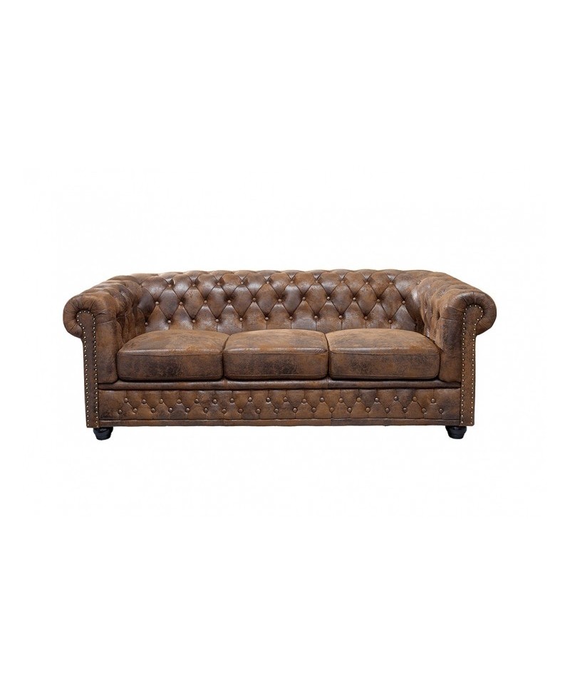 duża sofa w stylu chesterfield genialnie wpasuje się w angielskie wnętrza