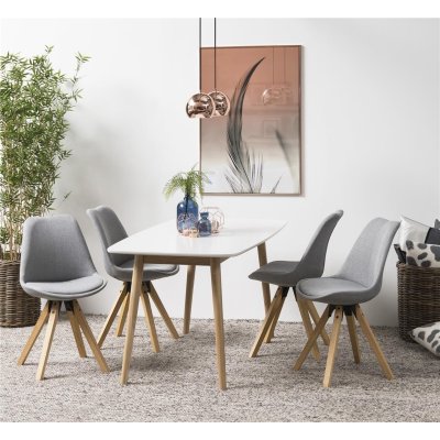 szare krzesla do salonu w stylu skandynawskim modne