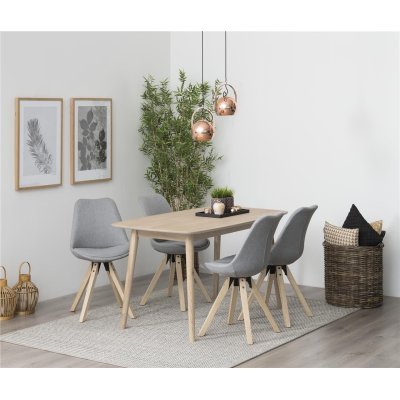szare krzesla do salonu w stylu skandynawskim modne