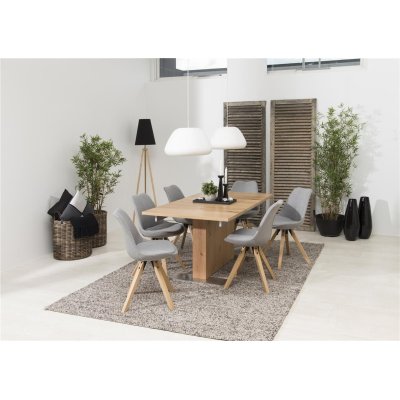 szare krzesla do salonu w stylu skandynawskim modne