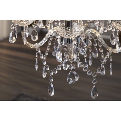 eksluzywne lampy wiszące do salonu w stylu glamour