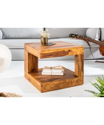 niezwykły drewniany stolik z półką 