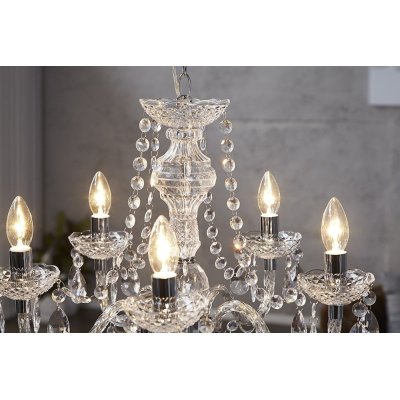 eksluzywne lampy wiszące do salonu w stylu glamour