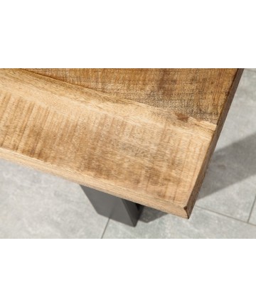 drewniana ławka z wyjątkowa podstawą w stylu industrialnym 