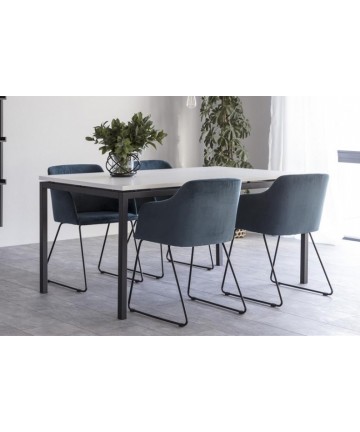 nowoczesne stoly do salonu biale nogi metalowe czarne