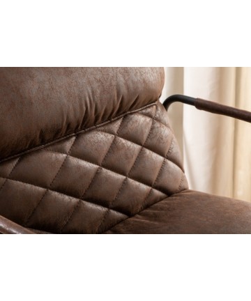 ponadczasowy brązowy fotel z podłokietnikami 
