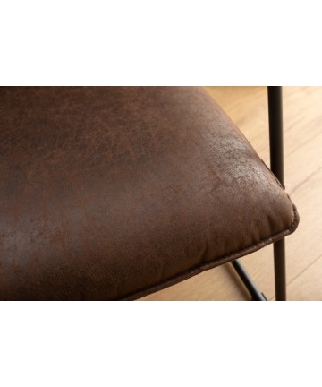 ponadczasowy brązowy fotel z podłokietnikami 