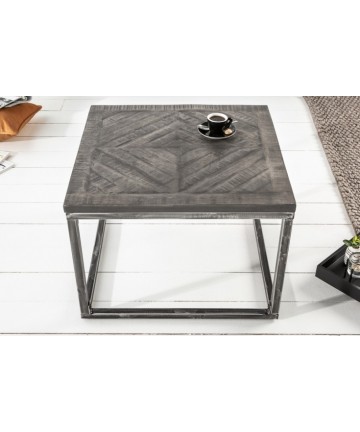 designerski stolik kawowy z litego drewna w industrialnym stylu 