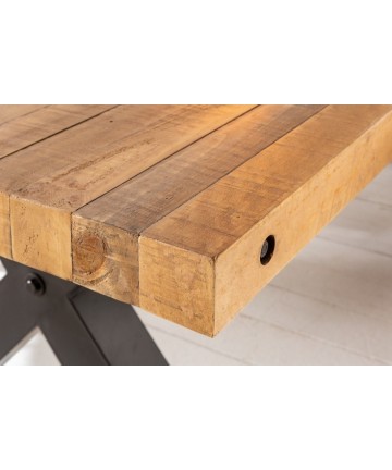 Duży drewniany stół do jadalni