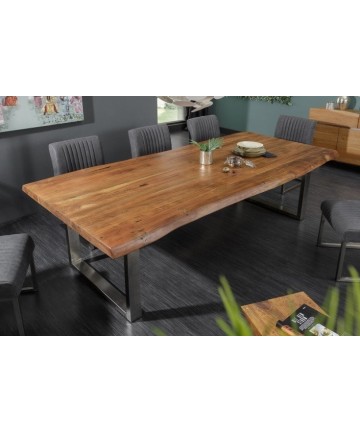 nowoczesny masywny stół wykonany z litego drewna idealny do jadalni 