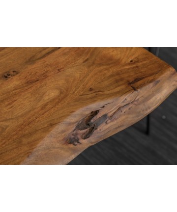 solidny stół wykonany z litego drewna opiera się na metalowej nodze X