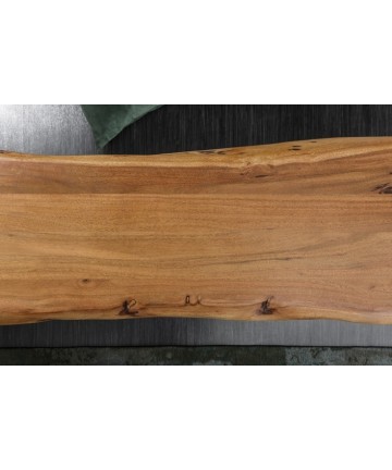 wyjątkowa ławka z litego drewna opierająca się na solidnej metalowej podstawie w kształcie litery X