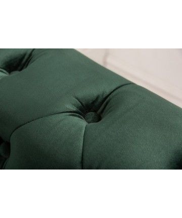 Welurowa zielona sofa w stylu Chesterfield