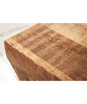 Masywny stolik z litego drewna