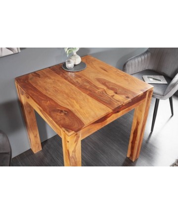 Mały drewniany stół kuchenny