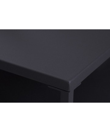 Czarny kwadratowy stolik z półką