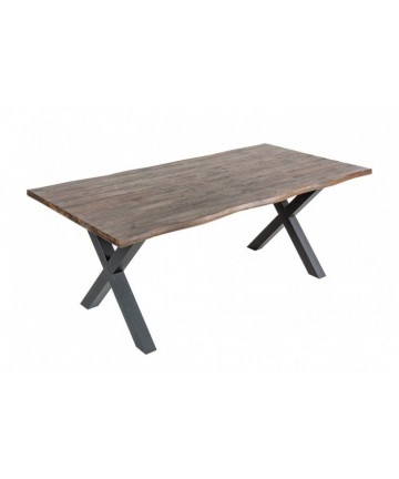 Masywny stół drewniany