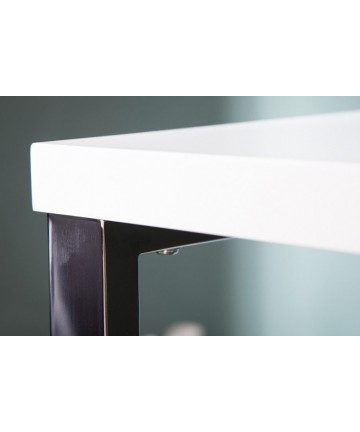 ponadczasowe biurko w białym kolorze które zachwyci Cię swoją minimalistyczną formą 