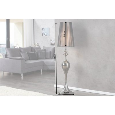 nietypowa lampa podłogowa z interesująca podstawą