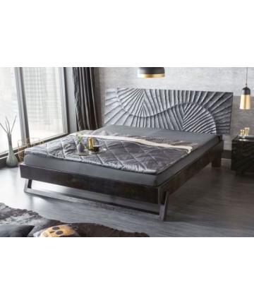 Czarne drewniane łóżko Paro...